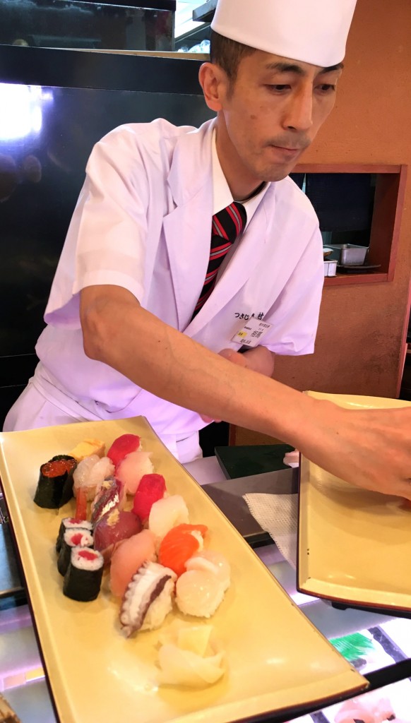 Sushiman preparando